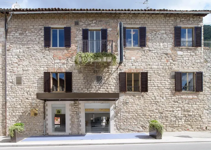 Hotel San Francesco e il lupo Gubbio